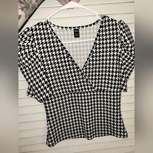 Women's Medium Black and White Blouse